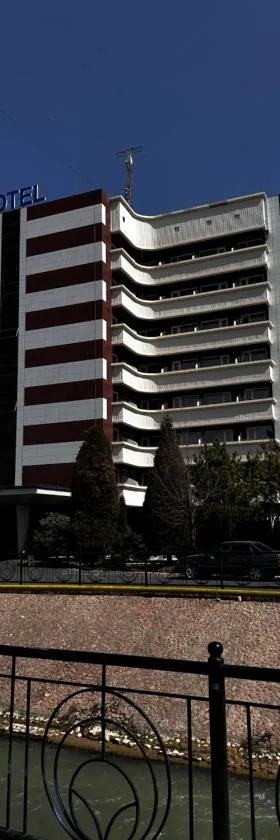 Ziyorat Luxury Hotel，位于费尔干纳的酒店