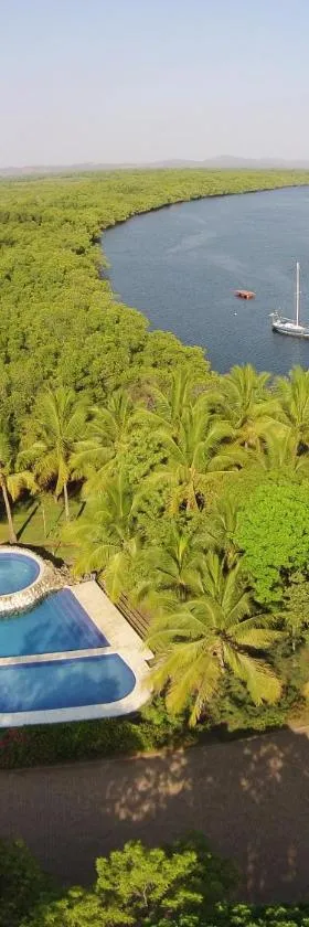 波多巴利亚斯山林小屋，位于Bahia de Jiquilisco的酒店