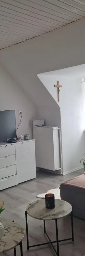 Wunderschöne & Moderne 60m2 Wohnung，位于尤登堡的酒店