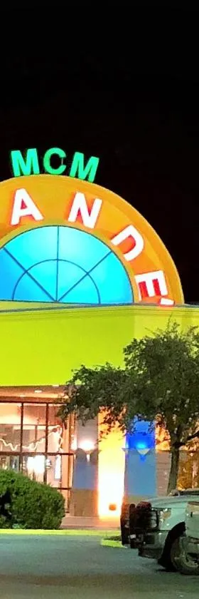 MCM Grande FunDome Odessa，位于奥德萨的酒店