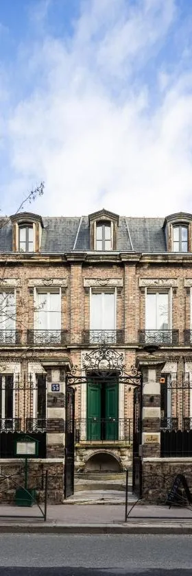 Le Charmant Hôtel，位于圣旺的酒店