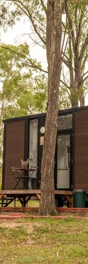5 Acre Retreat Jimboomba by Tiny Away，位于Jimboomba的酒店