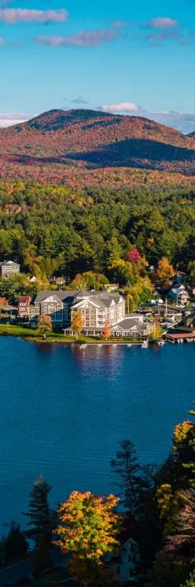 voco Saranac Lake NY - Waterfront by IHG，位于萨拉纳克莱克的酒店