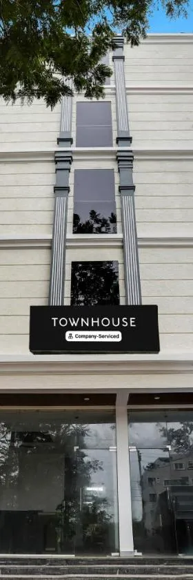 Super Townhouse Shamshabad Near Airport，位于商沙巴的酒店