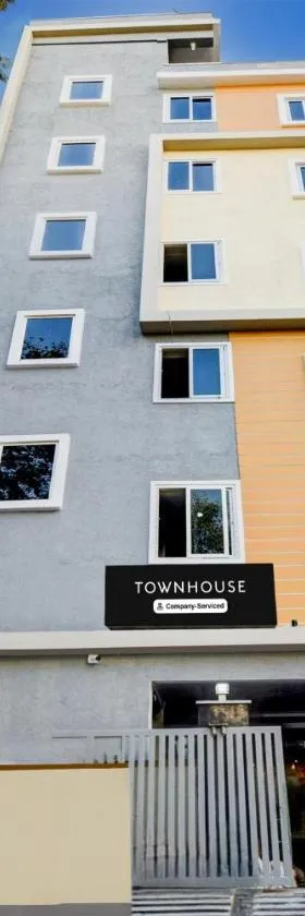 Super Townhouse Lanco Hills Gachibowli，位于Gachibowli的酒店
