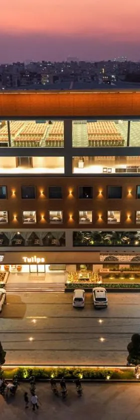 Hotel Tulips Grand，位于海得拉巴的酒店