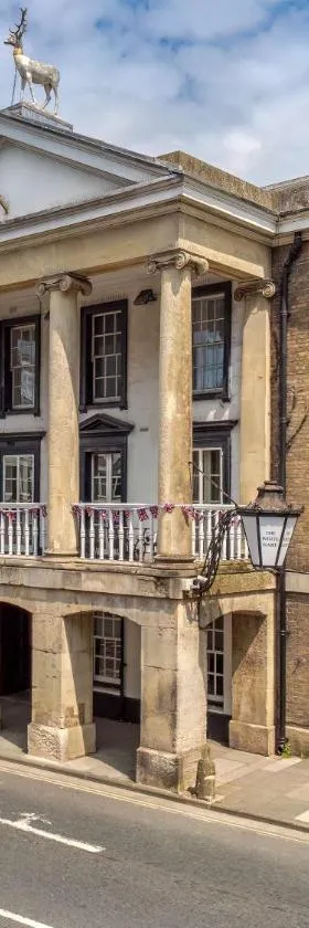 Mercure Salisbury White Hart Hotel & Apartments，位于索尔兹伯里的酒店