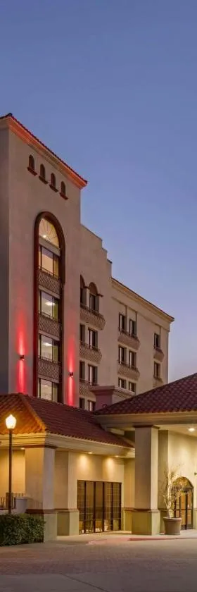 Best Western Plus Heritage Inn Ontario Rancho Cucamonga，位于库卡蒙格牧场的酒店