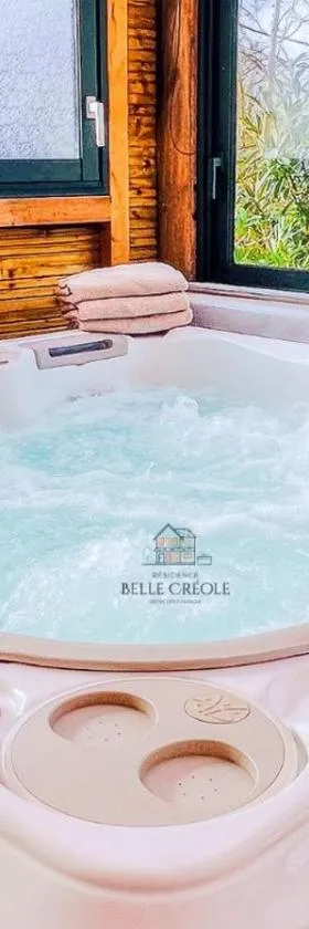 Maison Duplex avec jacuzzi à 15min de Disneyland Paris，位于Quincy-Voisins的酒店