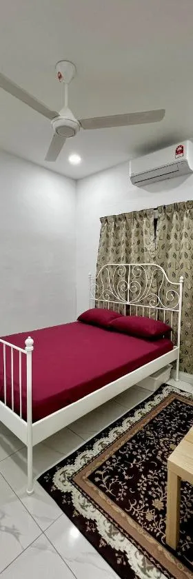 Rozie Cozy,Merlimau 6-8pax 3Bedrooms2Bathrooms single storey terrace house，位于Merlimau的酒店