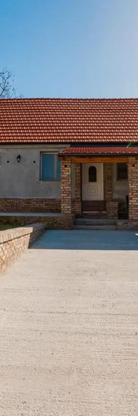 Bogdanović Winery Apartman，位于伊洛克的酒店