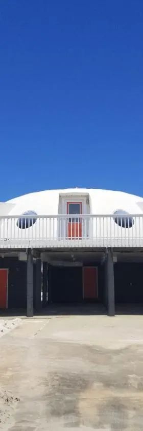 The Spaceship House!，位于纳瓦拉的酒店