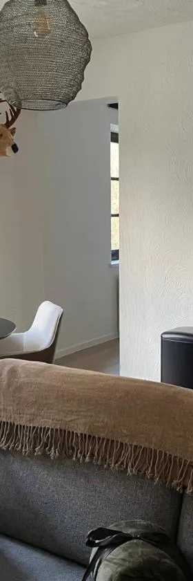 Gezellig appartement met terras in het groen，位于瑟穆瓦河畔夫雷斯的酒店