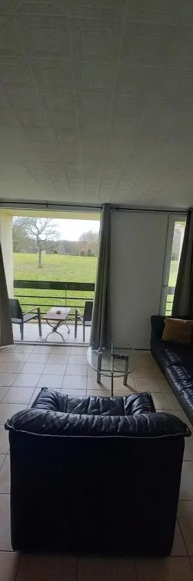 Ap78 Nature Ardennes Economy class apartment，位于La Calamine的酒店