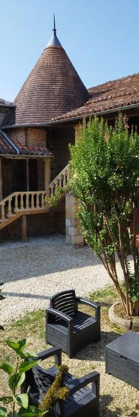 Nouzet gites et lits，位于Eyzerac的酒店