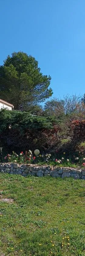 Maison provençale de charme，位于Velaux的酒店