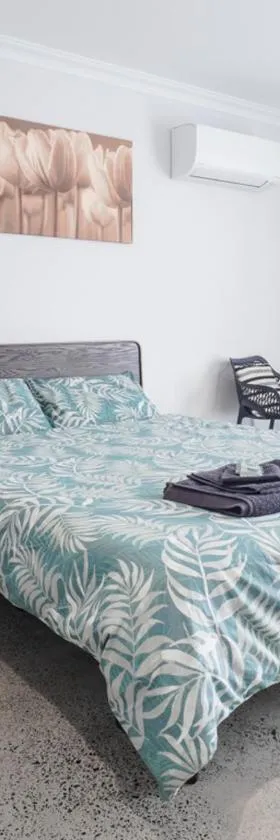 Guest Room with Ensuite & Private Entrance by P2 Living，位于Vasse的酒店