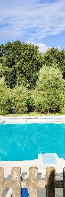 Camping Vieilles Charrues Petit-déjeuner navette et priscine inclus dans le prix proche Carhaix，位于Motreff的酒店