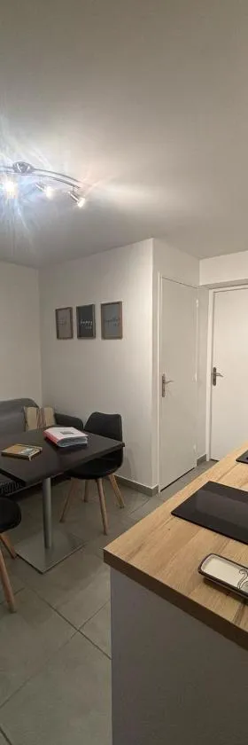 Appartement en aveyron，位于Aubin的酒店
