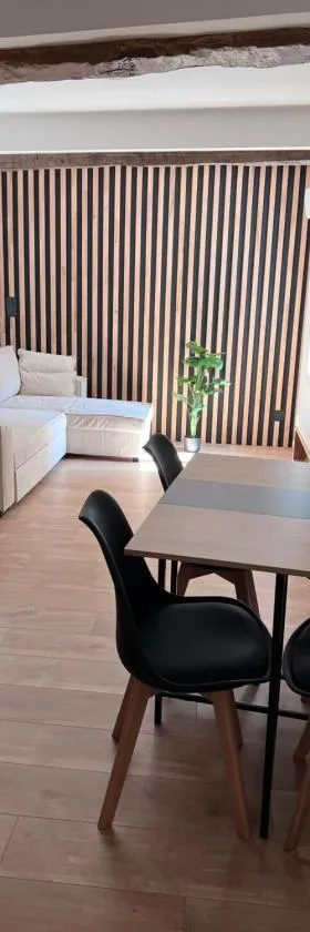 Cozy 2-bedroom village house，位于Bompas的酒店