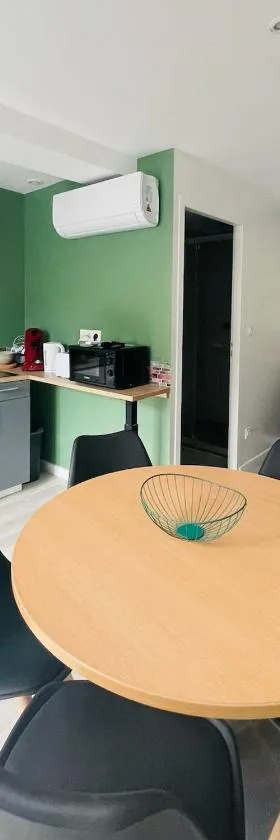 Éclat St Romain n1, 6 pers, moderne, wifi, parking, proche vienne，位于Saint-Romain-en-Gal的酒店