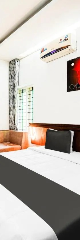 Super Collection O Kazhakuttam Near AL Saj Convention Centre，位于Andūrkonam的酒店
