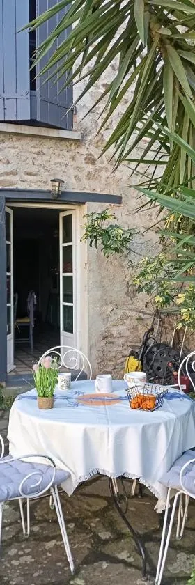 Appartement 3 pièces, jardin, garage，位于Laroque-des-Albères的酒店