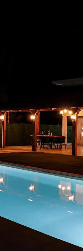 Villa Atanis，位于Mirkovci的酒店