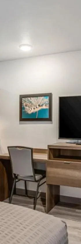 WoodSpring Suites Detroit Farmington Hills，位于法明顿希尔斯的酒店