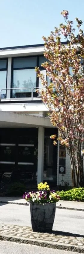 龙讷比布伦酒店，位于龙讷比的酒店