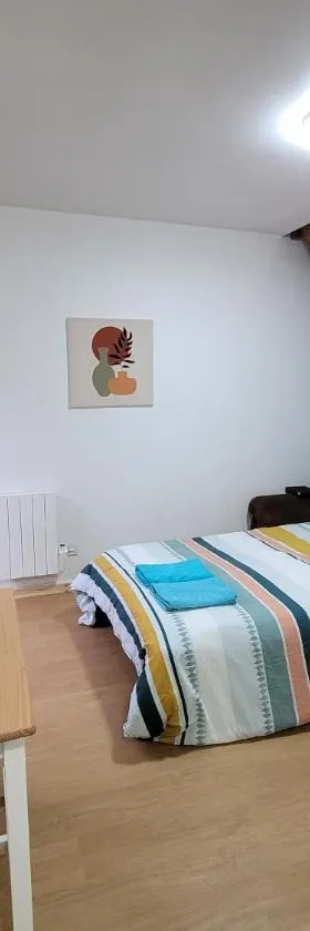 Duplex apartment 700 m from Compiègne train station，位于Margny-lès-Compiègne的酒店