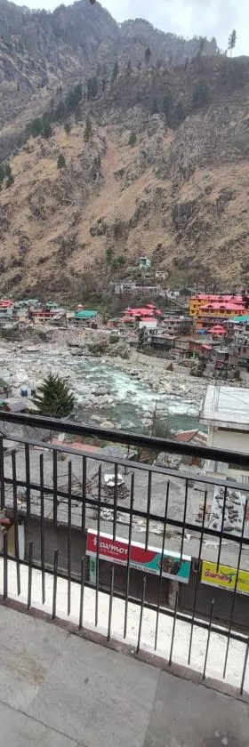 New Chandra kasol，位于Manīkaran的酒店