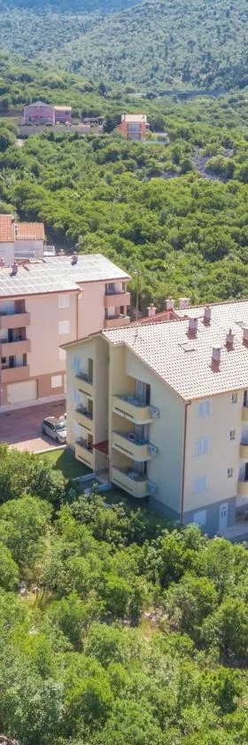 Polina Apartmani，位于克罗诺维察的酒店