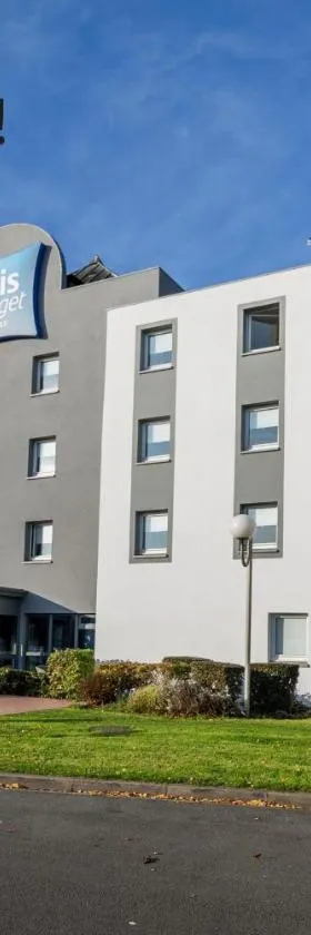 马尔克昂巴勒勒里尔宜必思快捷酒店，位于马尔康巴勒尔的酒店