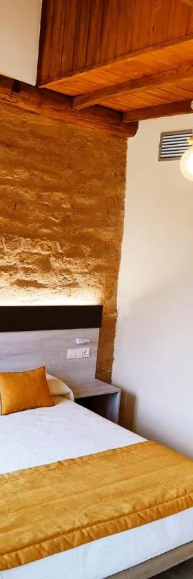 Hostal Restaurante LA SENDA，位于Camponaraya的酒店