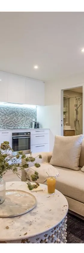 Beachside Apartment at Palm - Coast & Country，位于棕榈滩的酒店