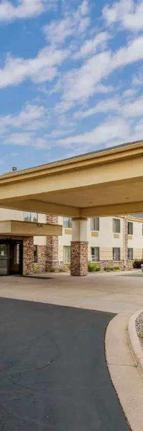 Comfort Inn & Suites Black River Falls I-94，位于布莱克里弗福尔斯的酒店