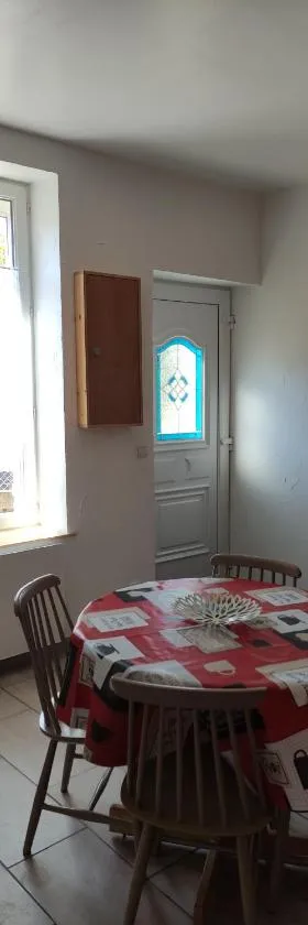 Maisonnette rénovée à 5 mn du centre ville，位于卢瓦尔河畔科讷库尔的酒店