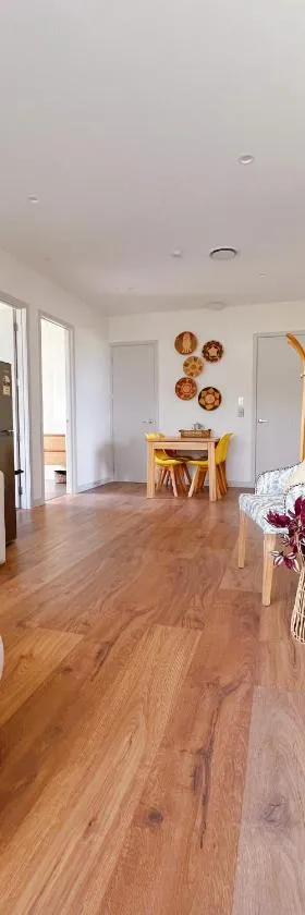 Sunny Double Bedroom With Garden View，位于Silverdale的酒店