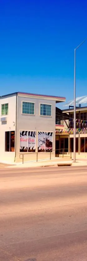 Whispering Palms Inn，位于德尔里奥的酒店