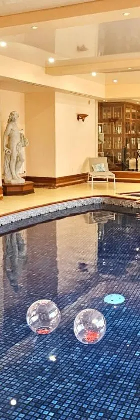 Maggie's Guesthouse on Swansfield - free pool, billiards, tennis court, more，位于Warrandyte的酒店