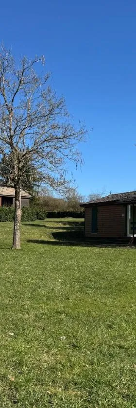 Camping de Prémery Les prés de la ville，位于Prémery的酒店