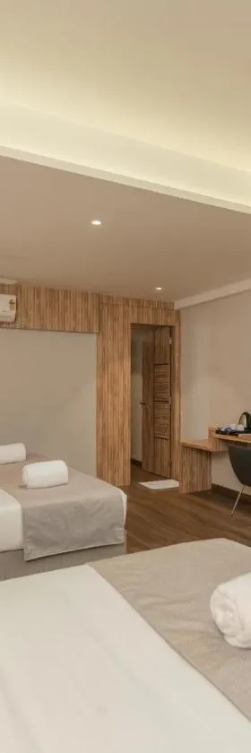 Hotel Shoolin Comforts，位于门格洛尔的酒店