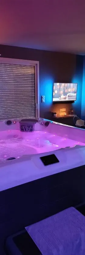 Le NaturOspa spa privatif，位于Le Quesnoy-en-Artois的酒店