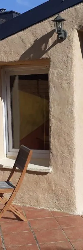Petite maison naturelle avec son jardin privé，位于普吕维涅的酒店