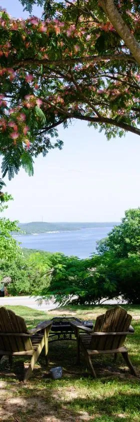 Whispering Woods Cabins & Grill，位于Jordan的酒店