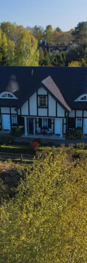 Amber House Swierkowa，位于Debina的酒店
