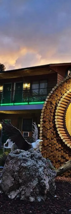 Cedar Wood Inn，位于戴德伍德的酒店