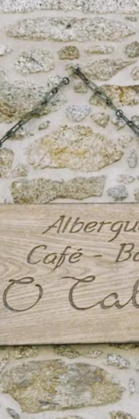 O Cabanel Albergue-Bar，位于Villastose的酒店