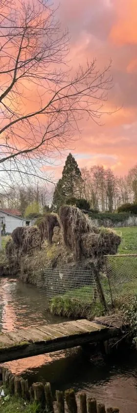 Gîte pieds dans l Epte prêt de Giverny，位于加尼的酒店